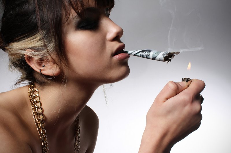 Avatar hút thuốc nữ 4