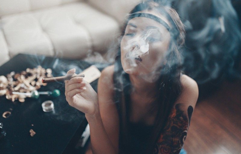 Avatar hút thuốc nữ 11