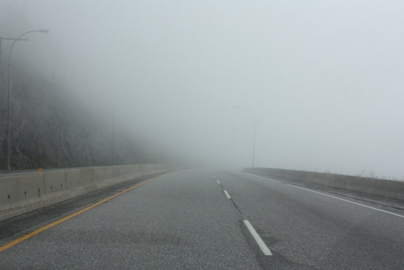 Phong cảnh con đường dẫn vào thung lũng sương mù  7
