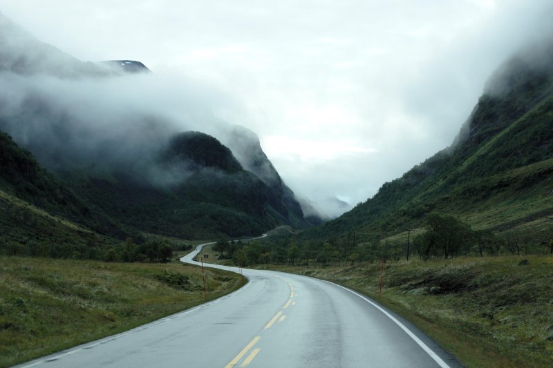 Phong cảnh con đường dẫn vào thung lũng sương mù 32