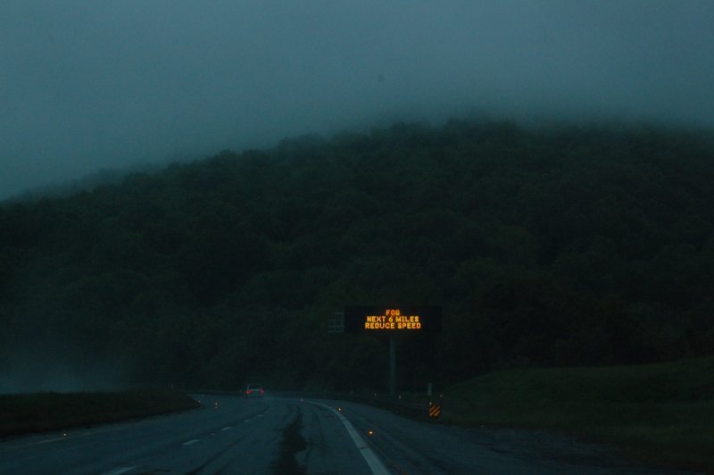 Phong cảnh con đường dẫn vào thung lũng sương mù 38