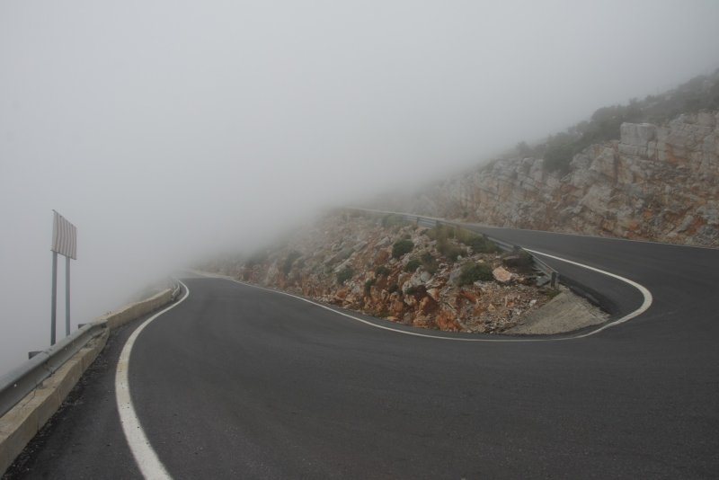 Phong cảnh con đường dẫn vào thung lũng sương mù 40