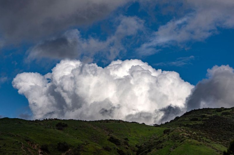 Phong cảnh đám mây lơ lửng trên đỉnh núi 33
