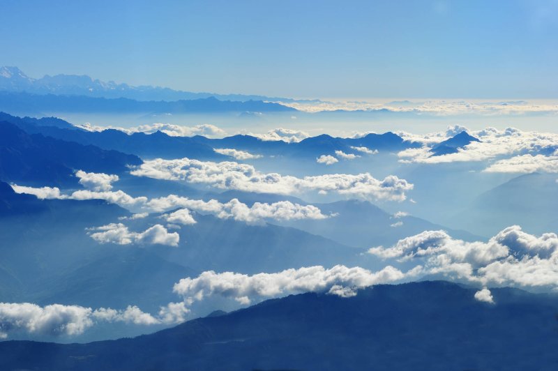 Phong cảnh đám mây lơ lửng trên đỉnh núi 44