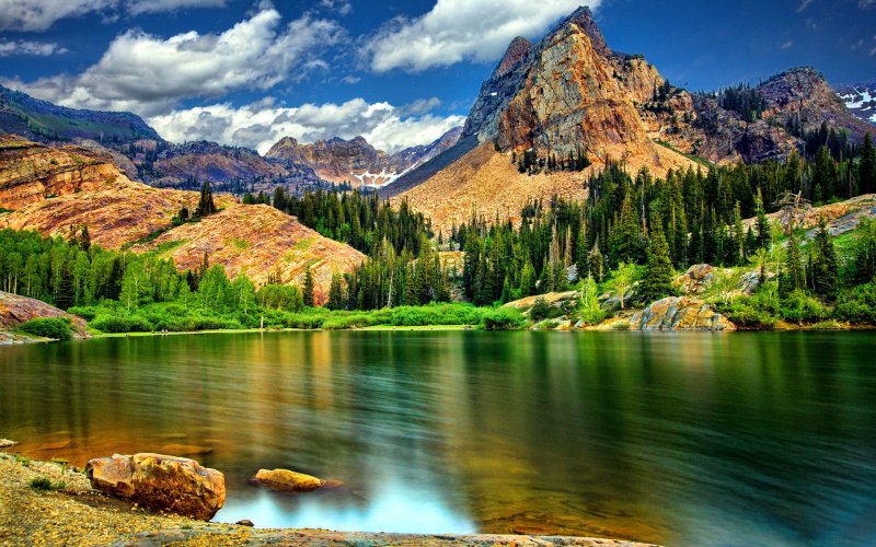 Phong cảnh những dãy núi đồi bao quanh hồ lớn 35