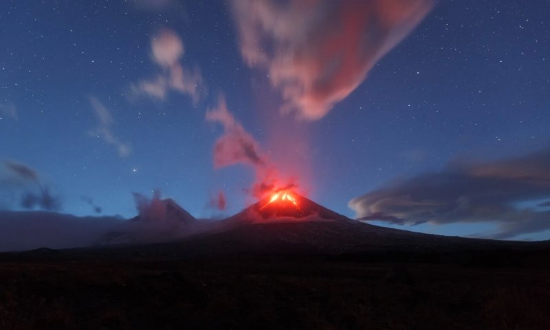 Ảnh phong cảnh núi lửa hoạt động 6