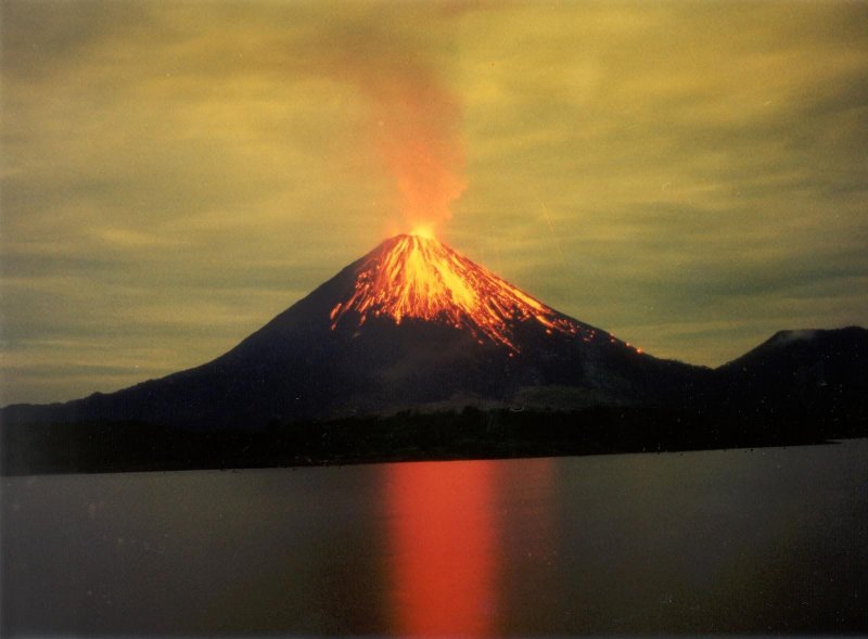 Ảnh phong cảnh núi lửa hoạt động 48