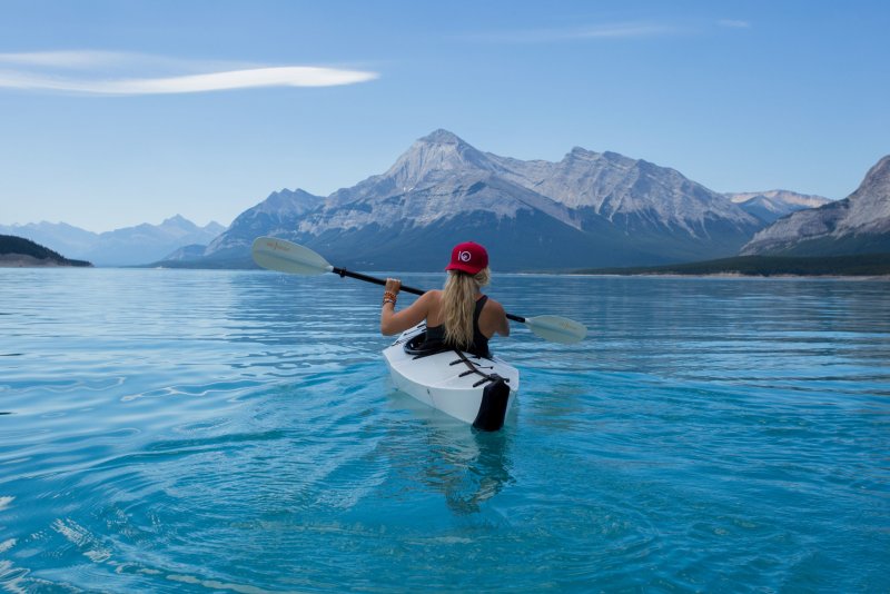 Phong cảnh thuyền kayak trên hồ 1