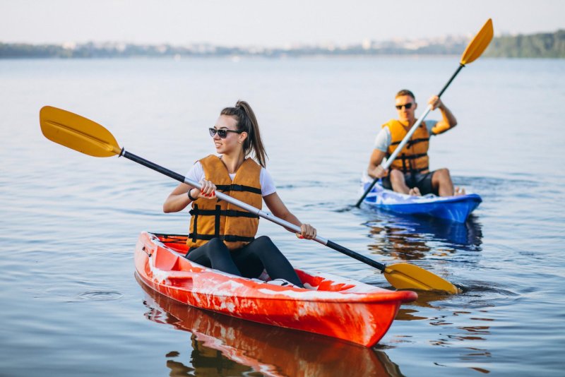 Phong cảnh thuyền kayak trên hồ 26