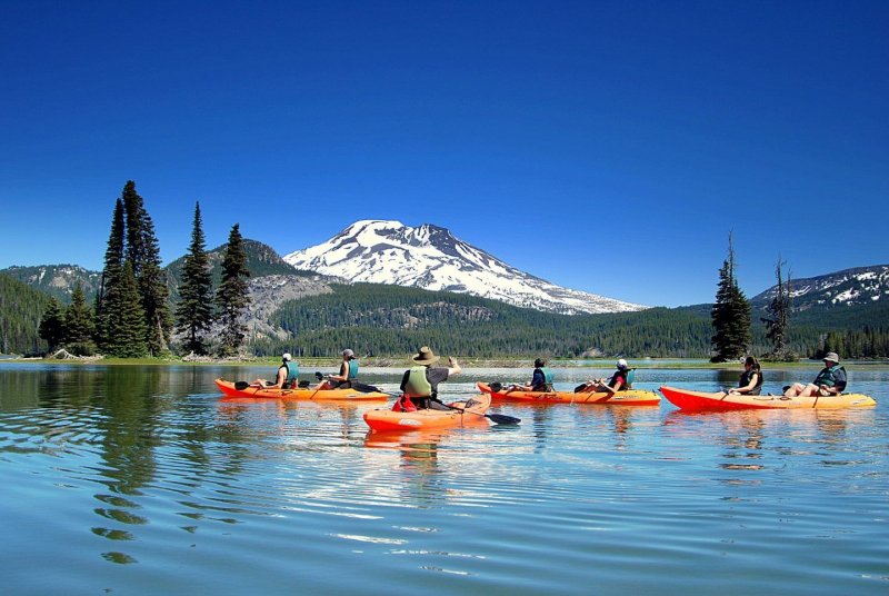 Phong cảnh thuyền kayak trên hồ 28