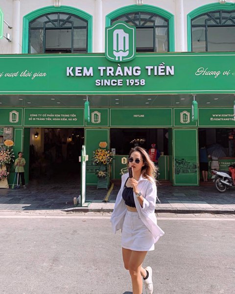 ảnh ăn kem đẹp 16