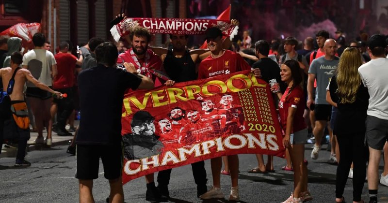 Ảnh sân vận động và cổ động viên Liverpool 14