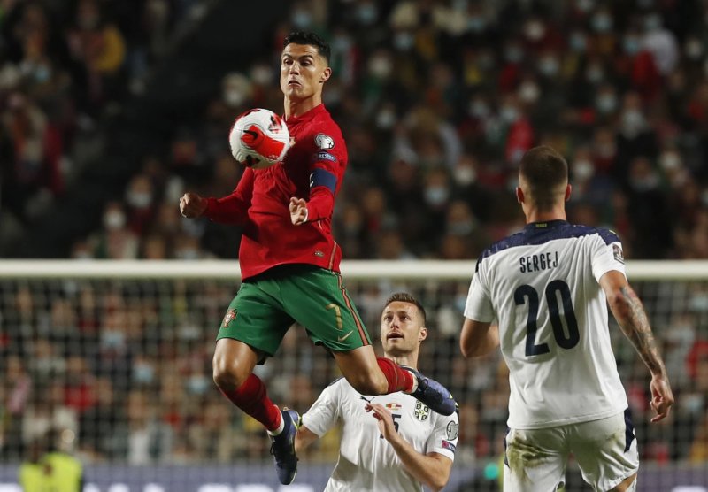 Hình ảnh Ronaldo thi đấu 5