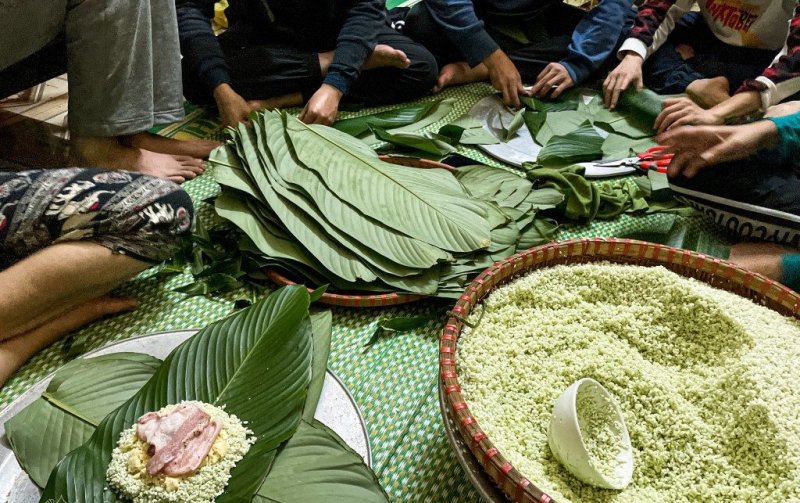 Ảnh gói bánh chưng ngày tết 4