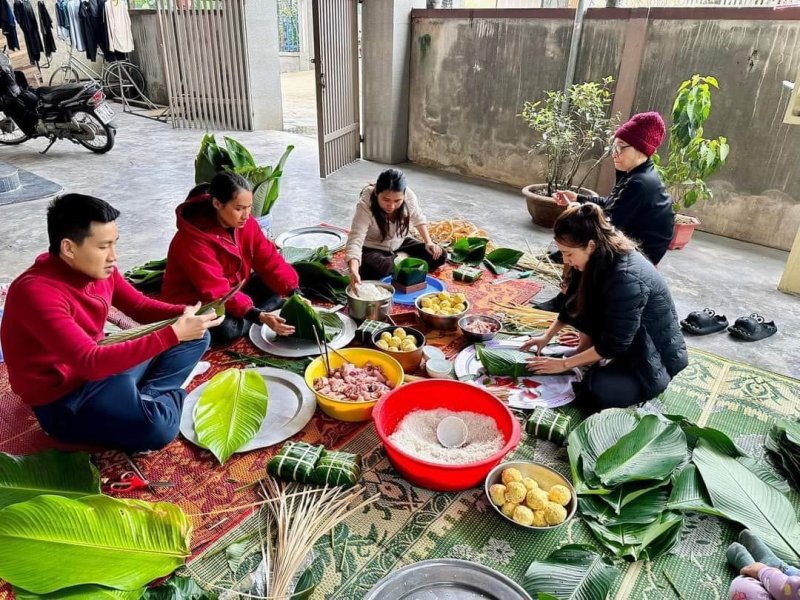 Ảnh gói bánh chưng ngày tết 11