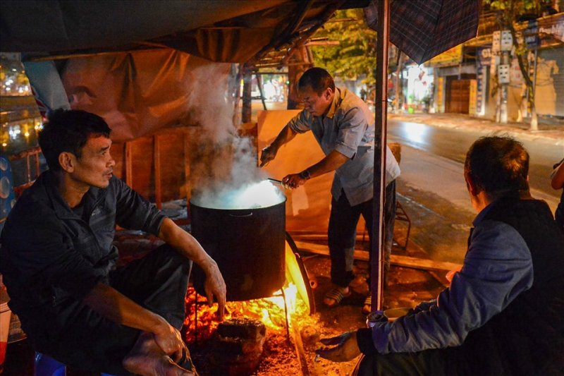 Hình ảnh nấu bánh chưng ngày tết 3