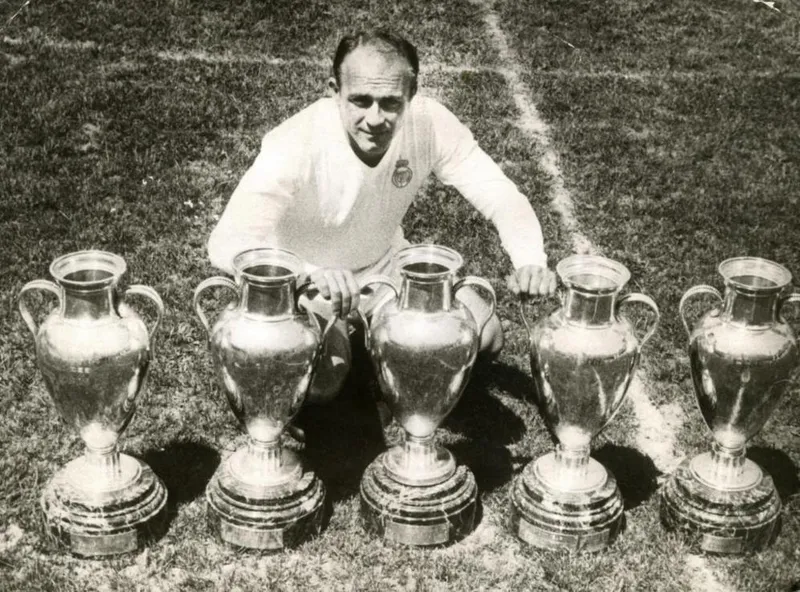 Danh thủ Alfredo Di Stefano 2