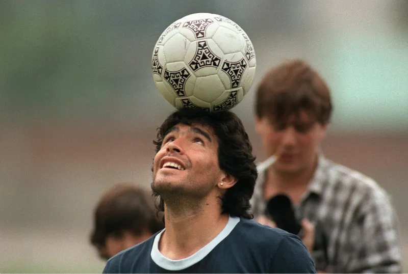 Danh thủ Diego Maradona 2