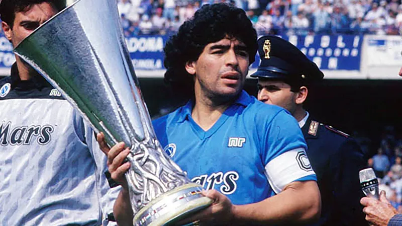 Danh thủ Diego Maradona 3