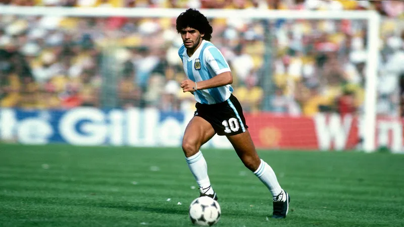 Danh thủ Diego Maradona 1