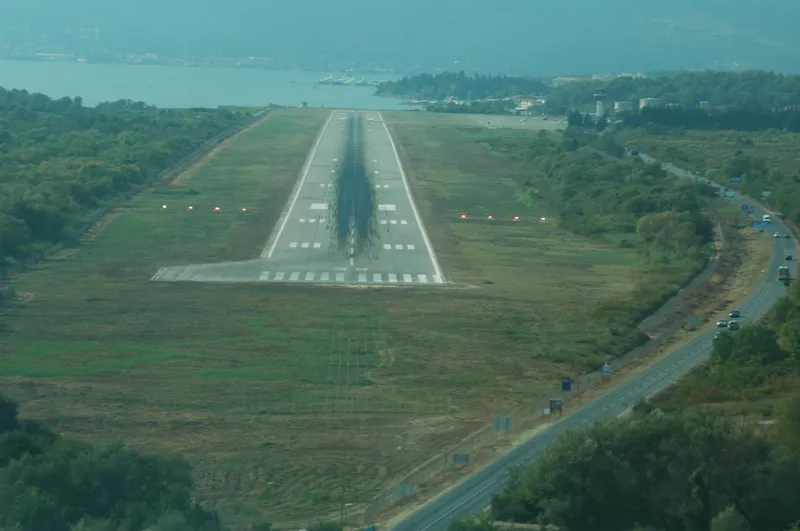 Phong cảnh đường băng sân bay 19