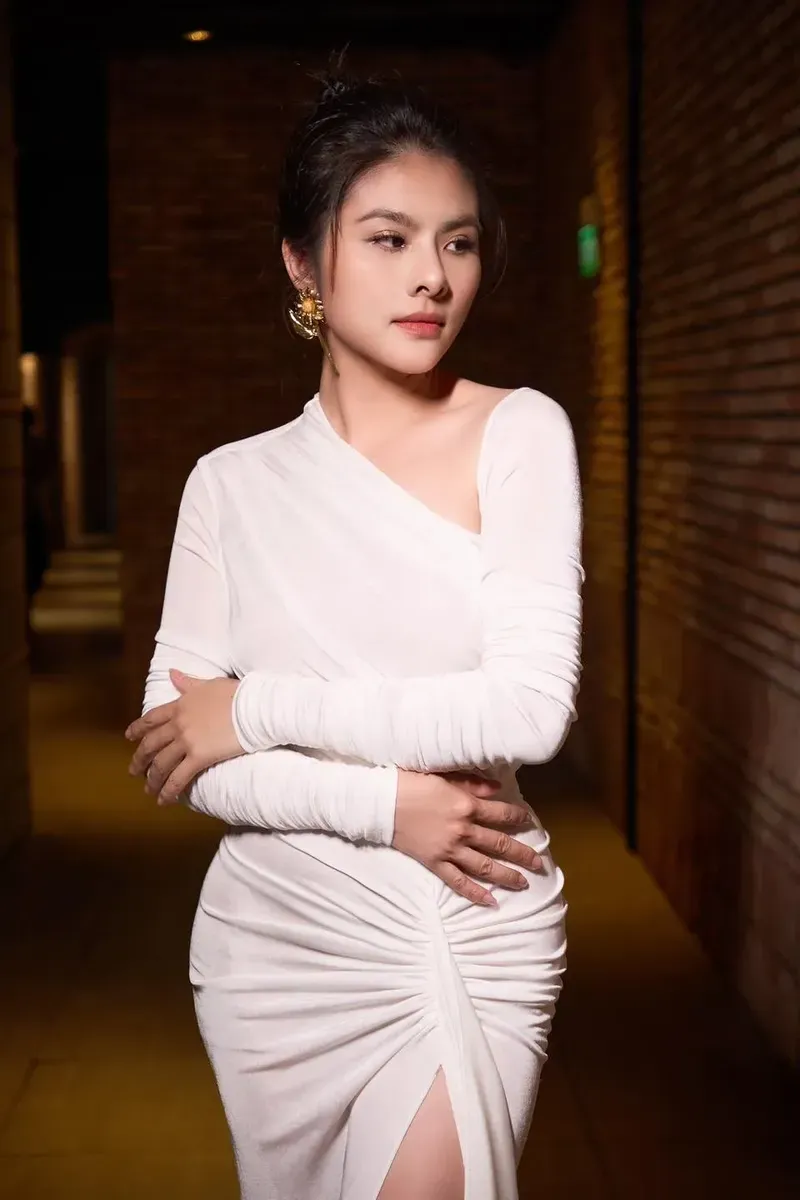 Vân Trang 25