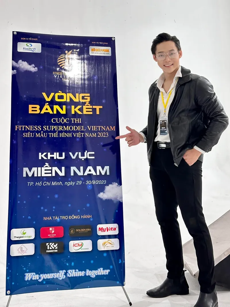 Nam Vương Kim Minh Sơn và bộ vest lịch lãm 